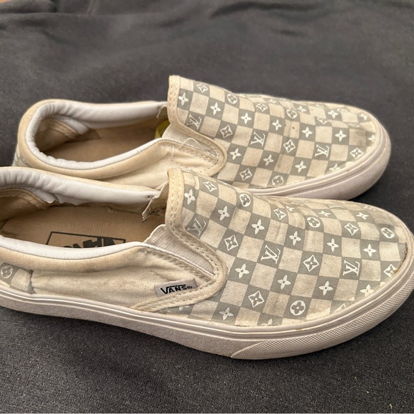 Vans - Picture 2 of 6